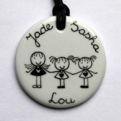 Bijou pendentif personnalisé rond 3 personnages