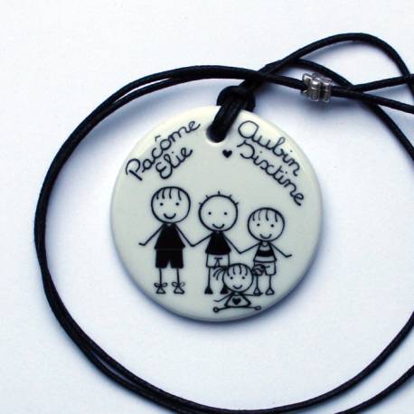 Bijou pendentif personnalisé rond 4 personnages