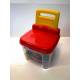 Fauteuil coffre rouge avec briques Petit Pouce Factory